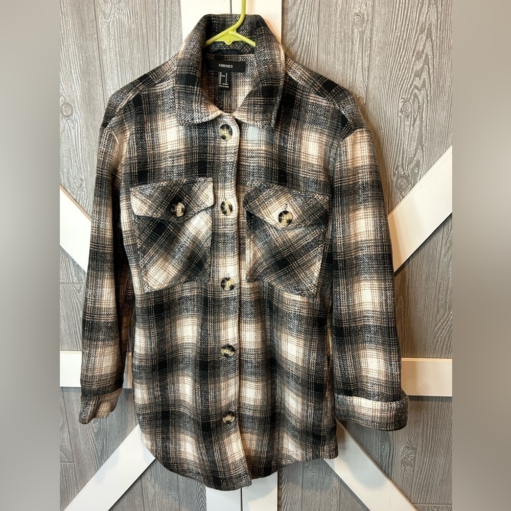 055. Forever 21 Fully Lined Shacket Classic Cream/Black/Tan Plaid Size Small